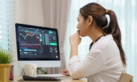 黄金时间·每日论金：金价多头略占优势但上方阻力仍存 暂以宽幅震荡对待